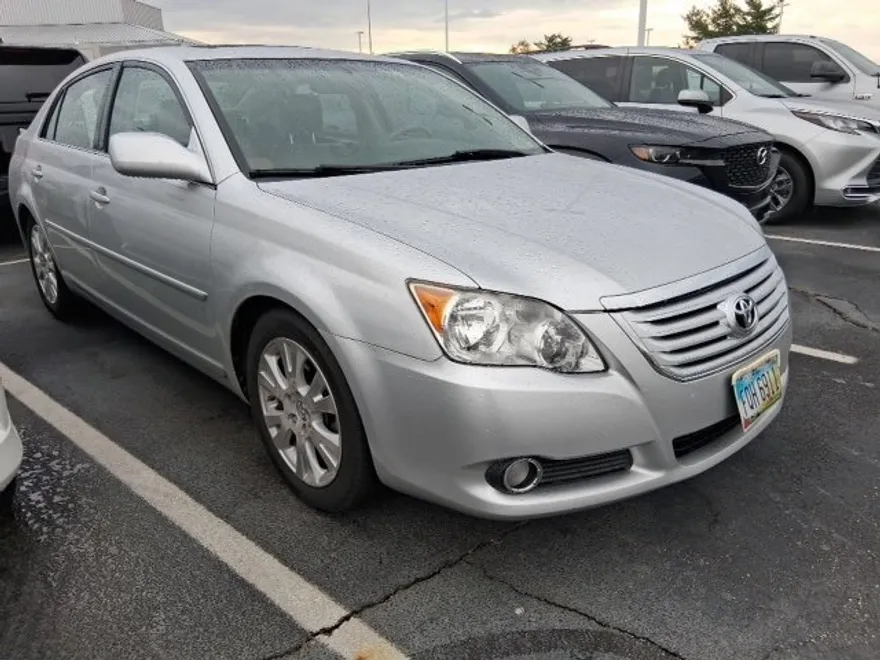 2010 Toyota Avalon XLS photo 1
