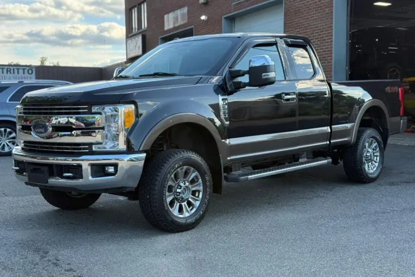 2017 Ford F-350 Lariat photo 1