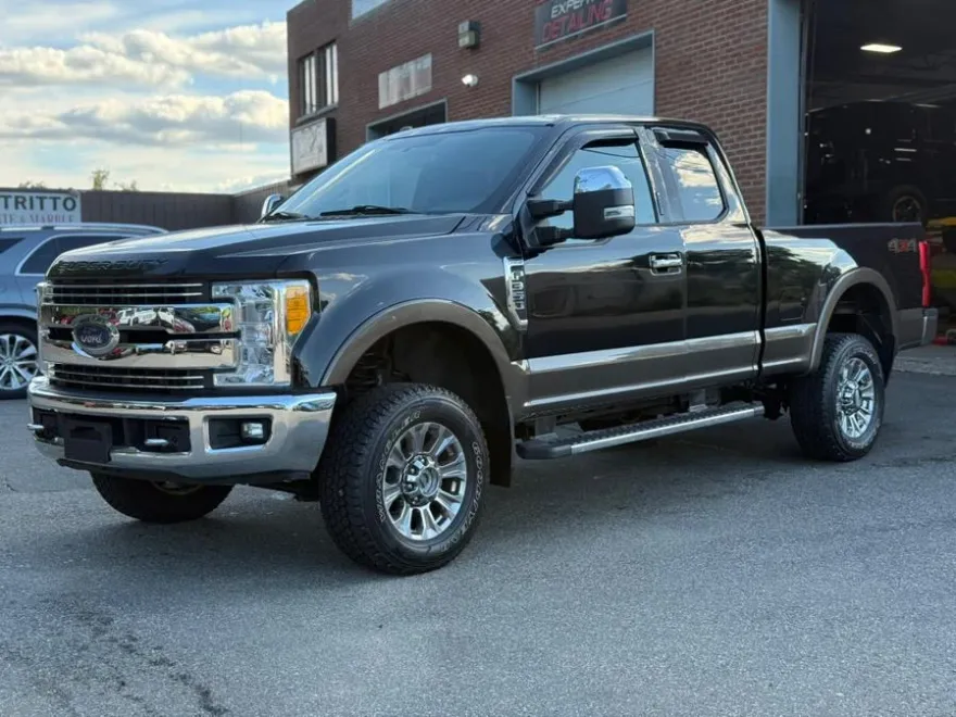 2017 Ford F-350 Lariat photo 1
