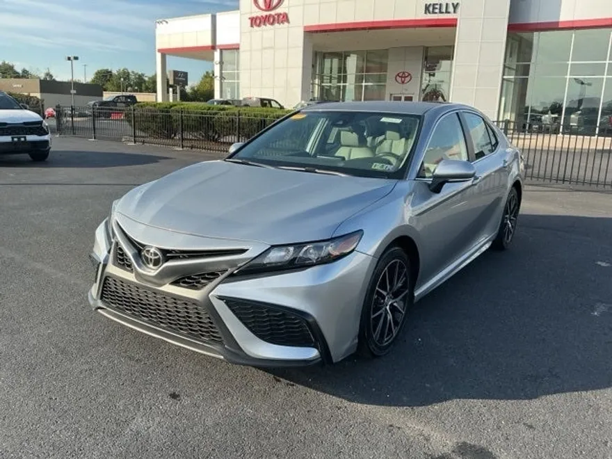 2023 Toyota Camry SE photo 1