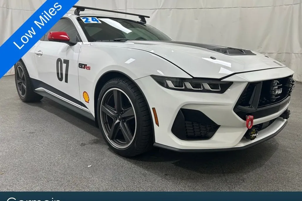2024 Ford Mustang GT Premium photo 1