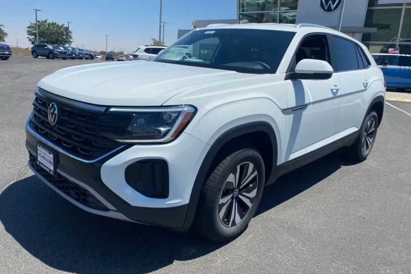 2025 Volkswagen Atlas Cross Sport SE photo 1