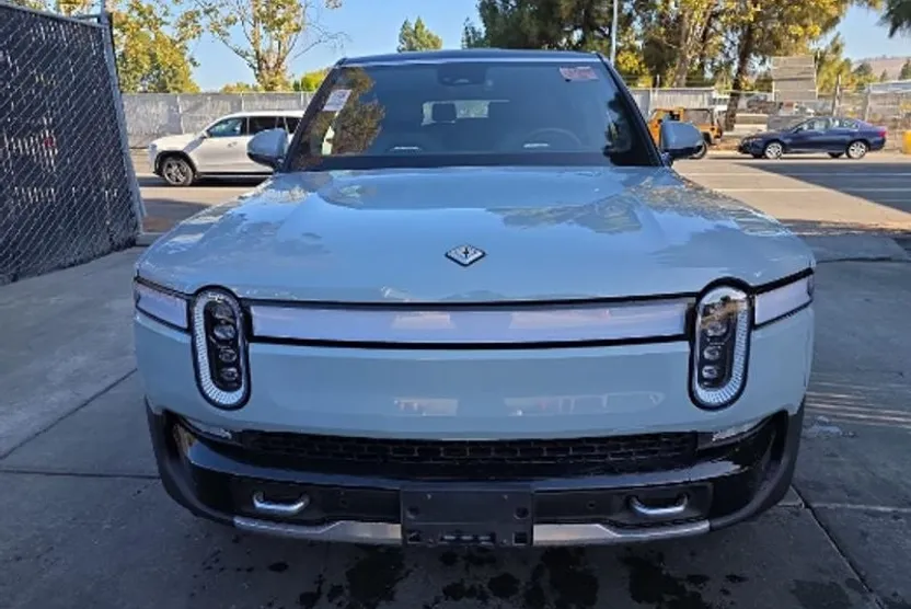 2022 Rivian R1S Launch Edition photo 1
