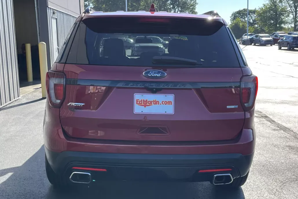 2017 Ford Explorer Sport photo 1