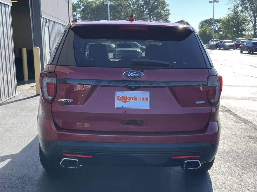 2017 Ford Explorer Sport photo 1