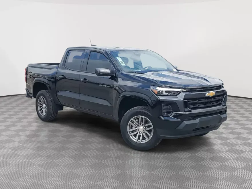 2025 Chevrolet Colorado LT photo 1