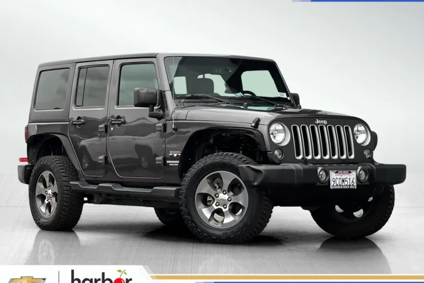 2016 Jeep Wrangler Unlimited Sahara photo 1