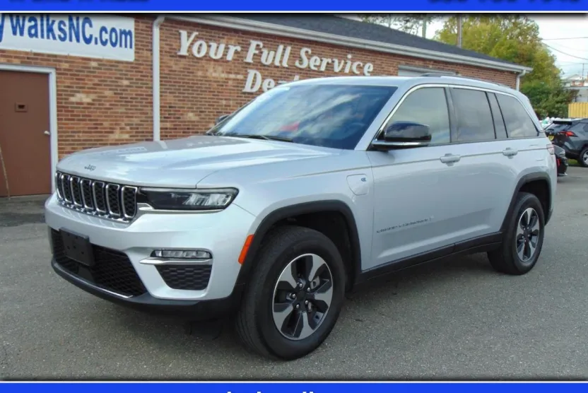 2023 Jeep Cherokee 4xe photo 1