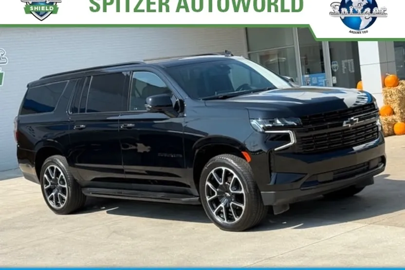 2023 Chevrolet Suburban RST photo 1