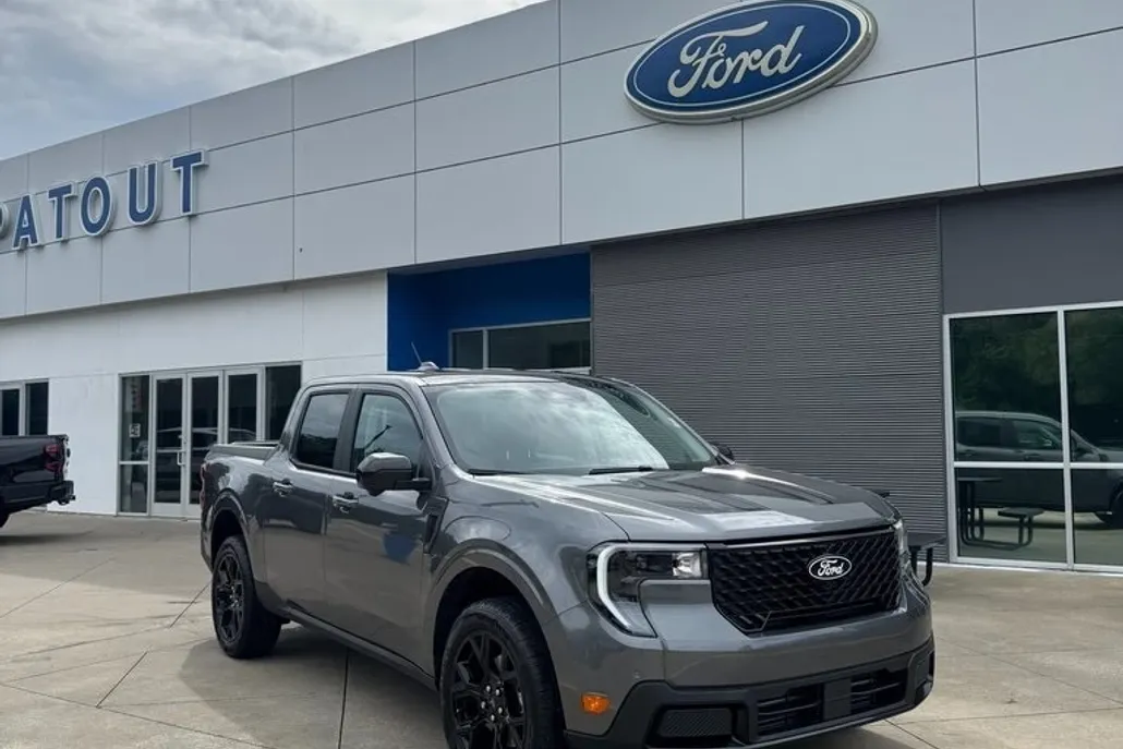 2025 Ford Maverick Lariat photo 1
