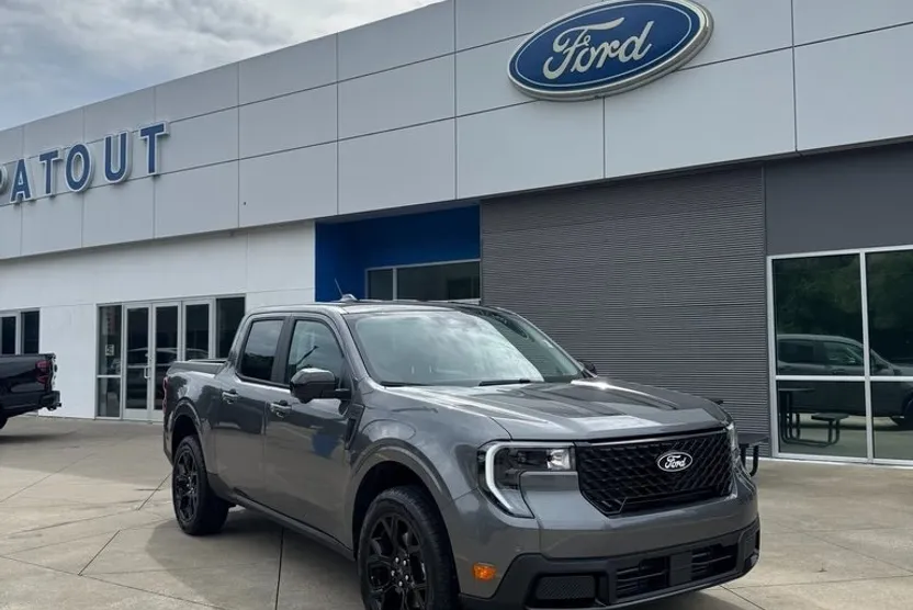 2025 Ford Maverick Lariat photo 1