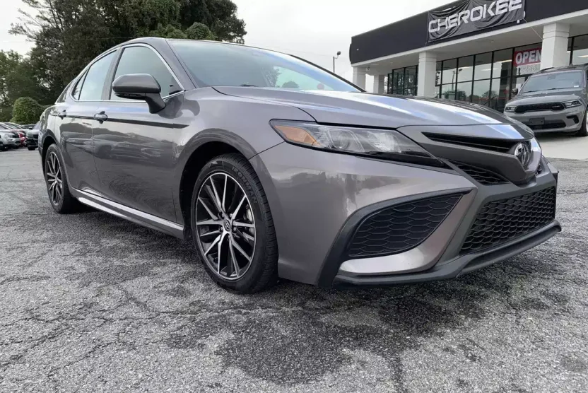 2024 Toyota Camry SE photo 1