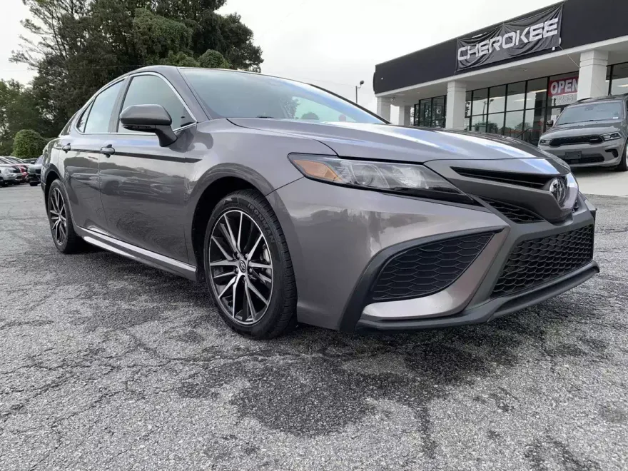 2024 Toyota Camry SE photo 1