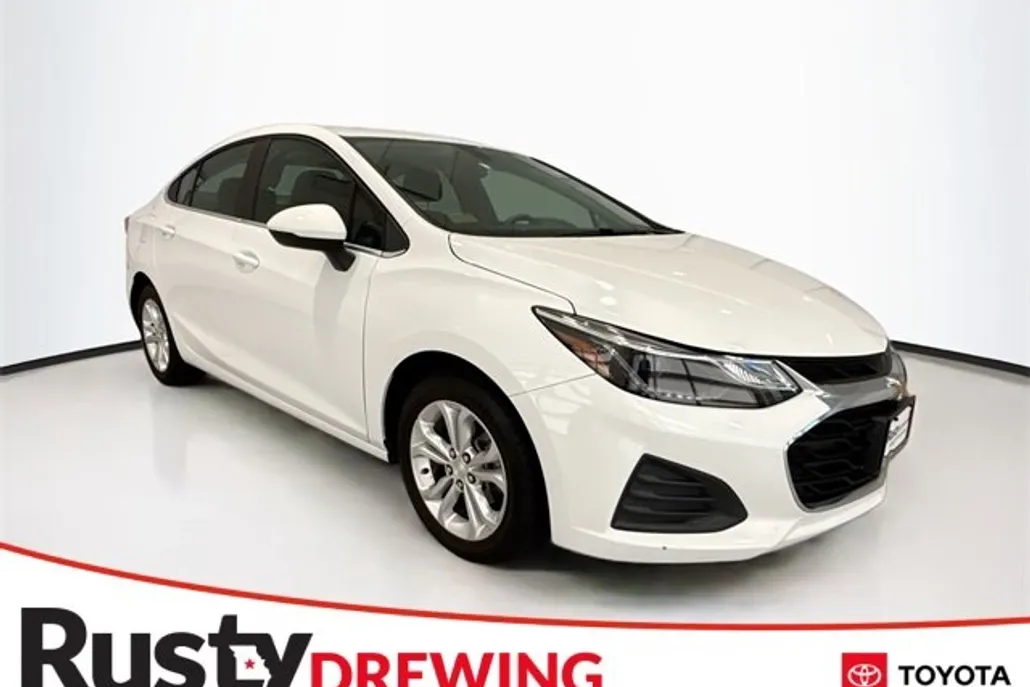 2019 Chevrolet Cruze LT photo 1