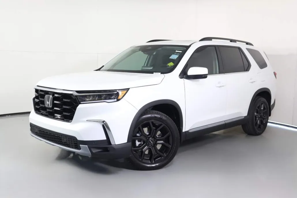 2025 Honda Pilot Touring photo 1