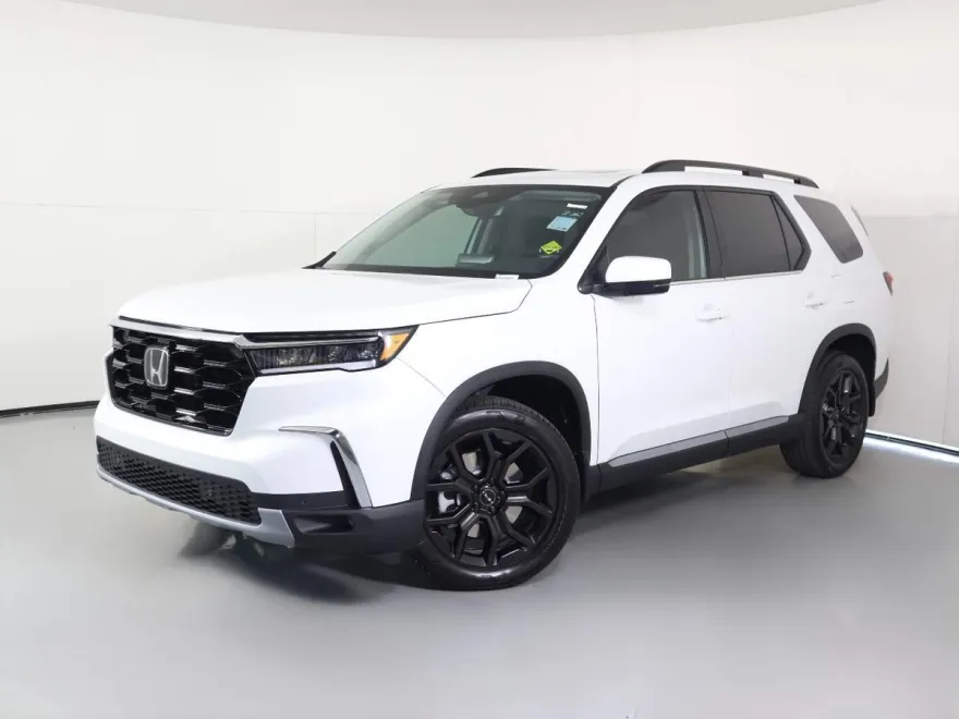 2025 Honda Pilot Touring photo 1