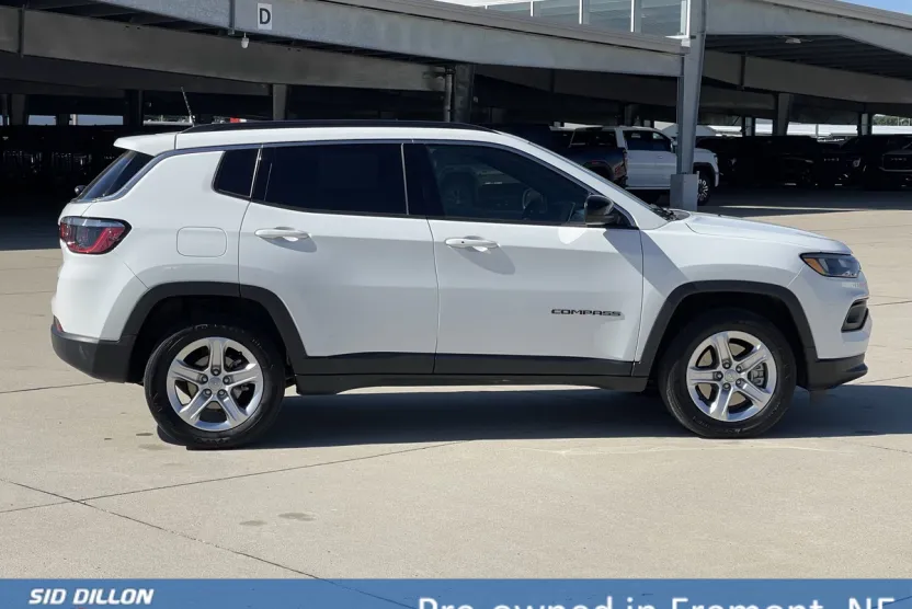 2023 Jeep Compass Latitude photo 1