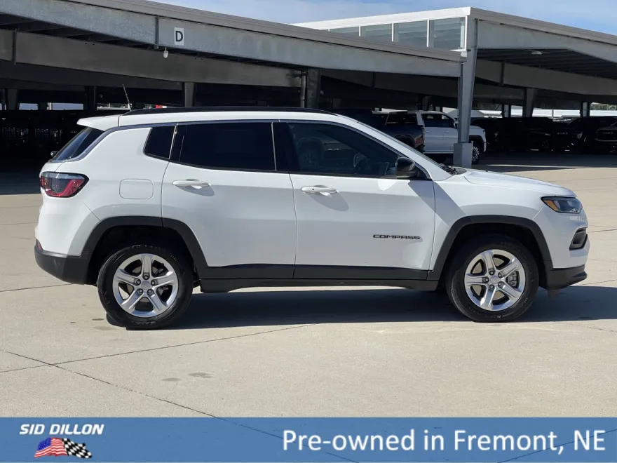 2023 Jeep Compass Latitude photo 1