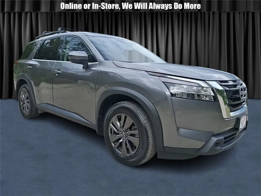 2022 Nissan Pathfinder SV photo 1