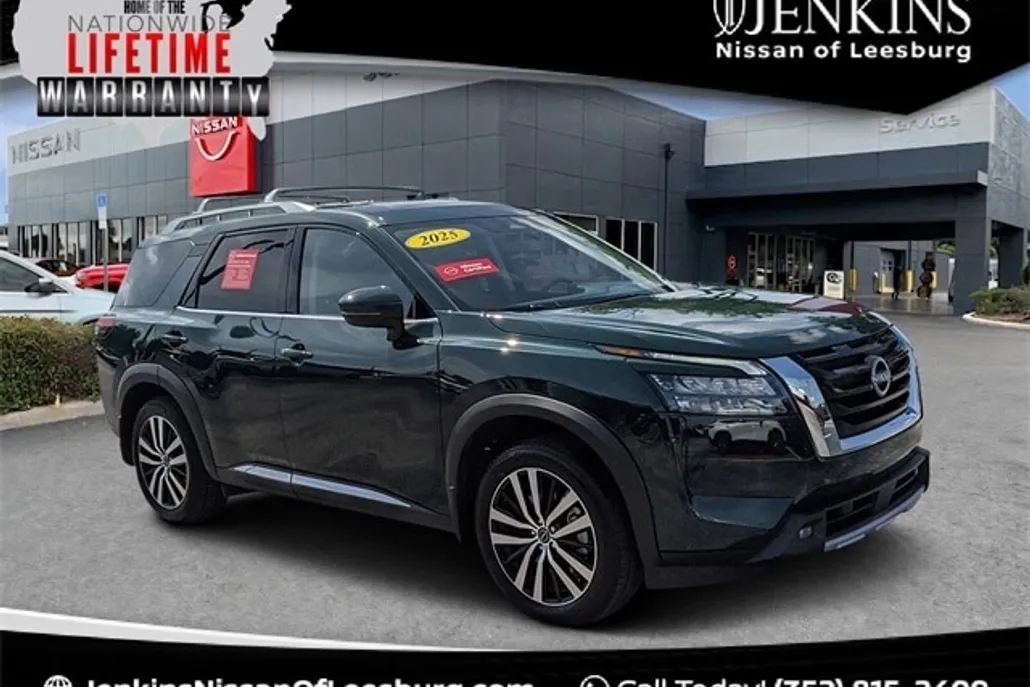 2025 Nissan Pathfinder Platinum photo 1