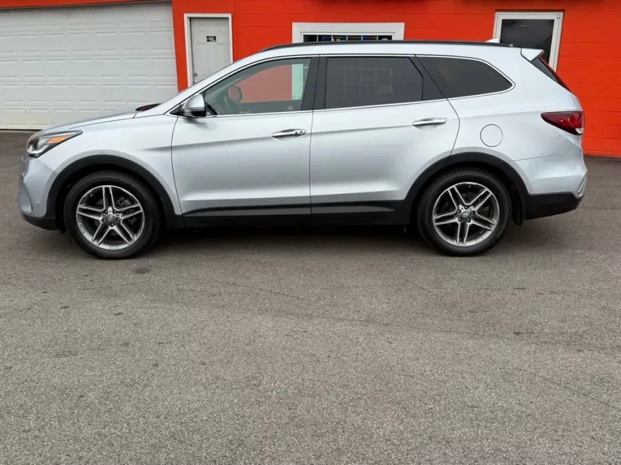 2018 Hyundai Santa Fe SE Ultimate photo 1