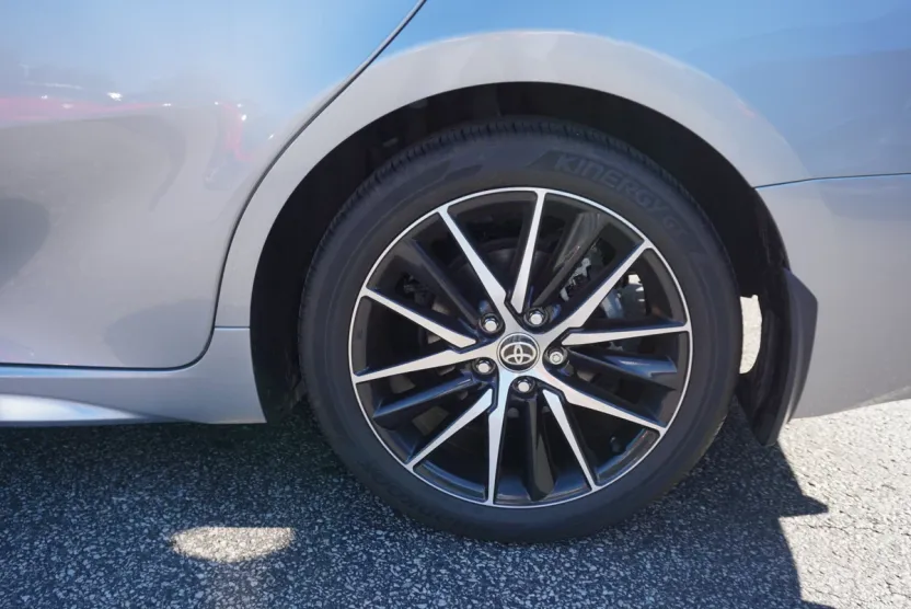 2023 Toyota Camry SE photo 1