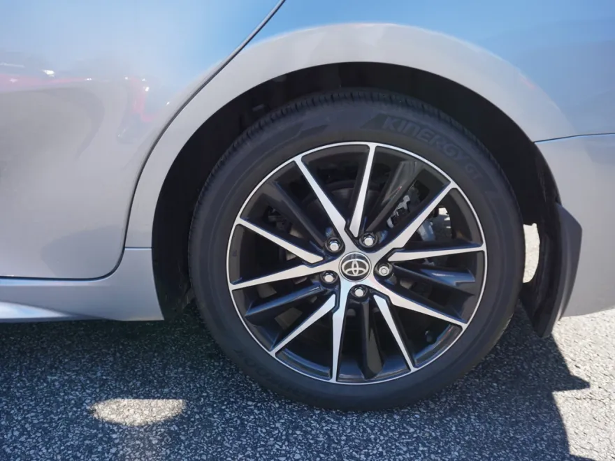 2023 Toyota Camry SE photo 1