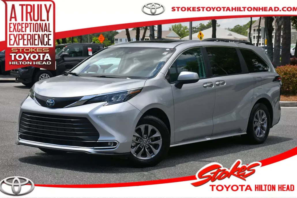 2024 Toyota Sienna XLE photo 1