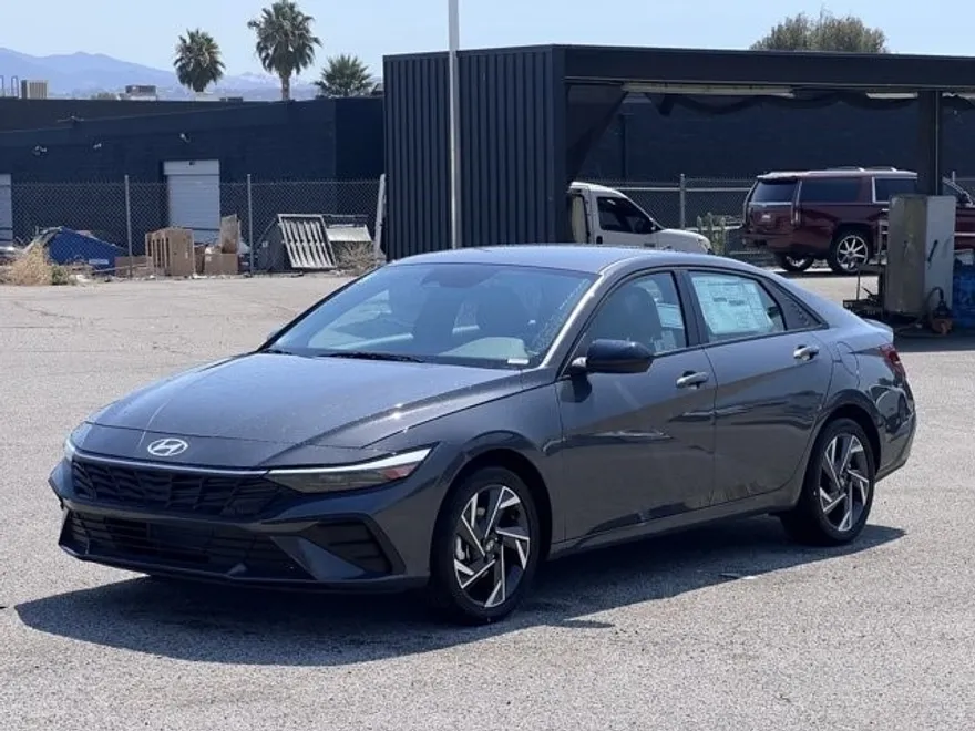 2025 Hyundai Elantra SEL Sport photo 1