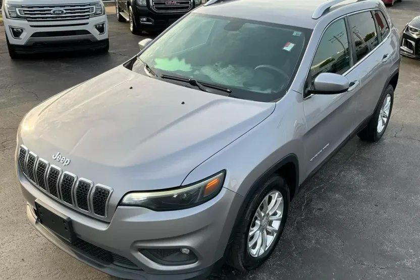 2019 Jeep Cherokee Latitude photo 1