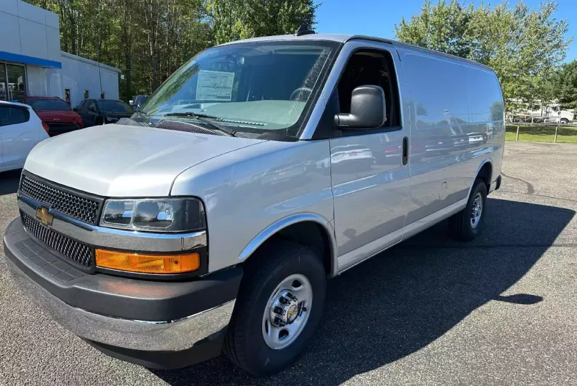 2025 Chevrolet Express Cargo 2500 Base photo 1
