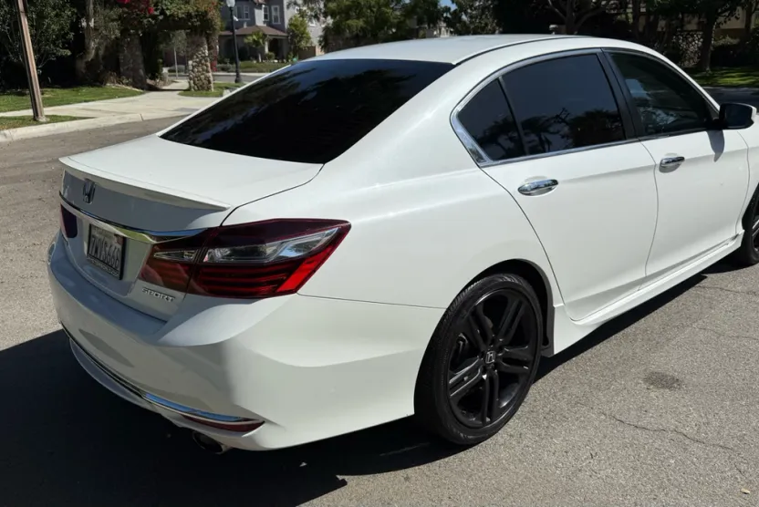 2017 Honda Accord Sport photo 1