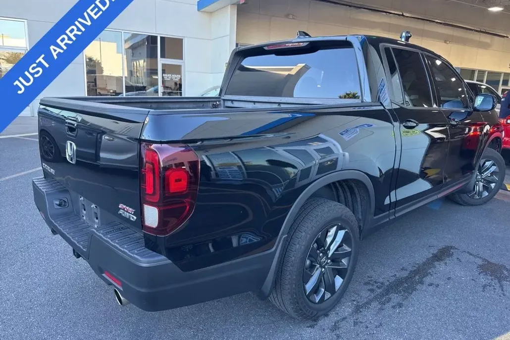 2023 Honda Ridgeline Sport photo 1