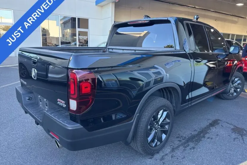2023 Honda Ridgeline Sport photo 1