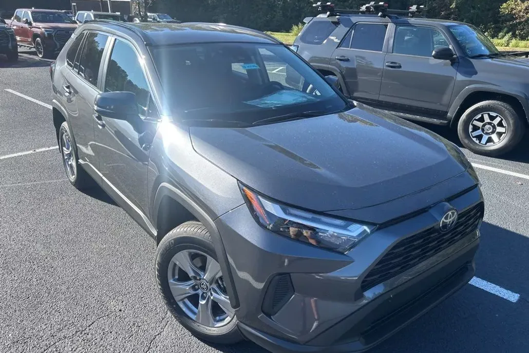 2025 Toyota RAV4 XLE photo 1