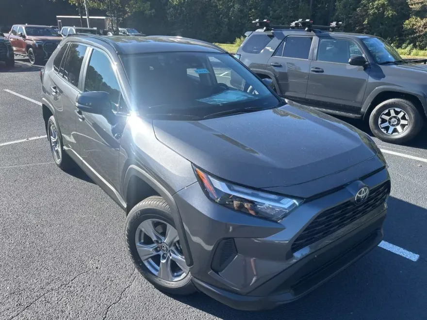 2025 Toyota RAV4 XLE photo 1