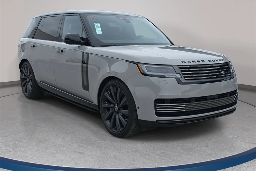 2025 Land Rover Range Rover SV photo 1