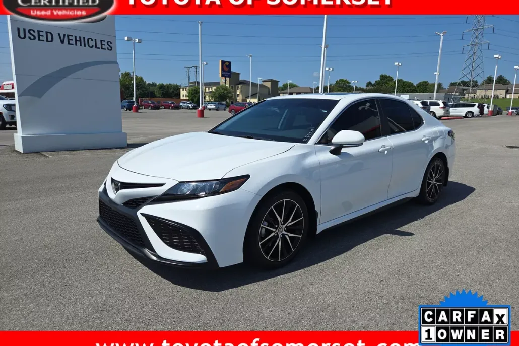 2024 Toyota Camry SE photo 1