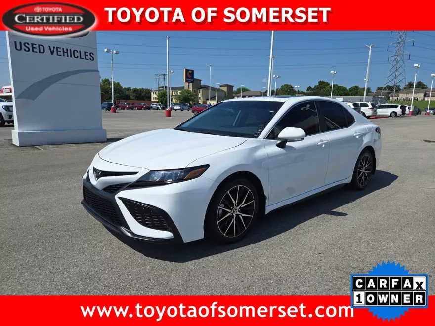 2024 Toyota Camry SE photo 1