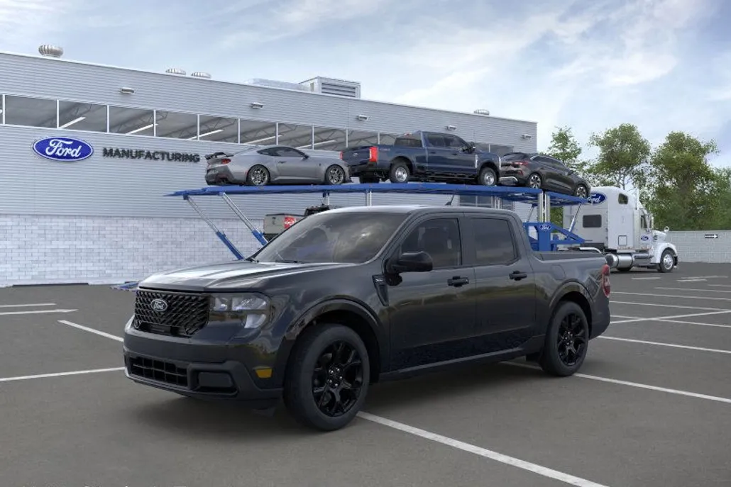2025 Ford Maverick XLT photo 1
