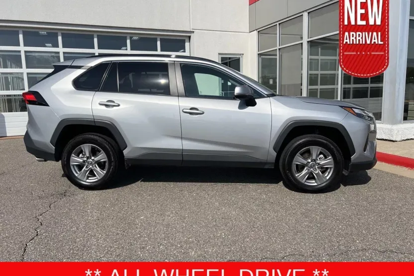 2025 Toyota RAV4 XLE photo 1