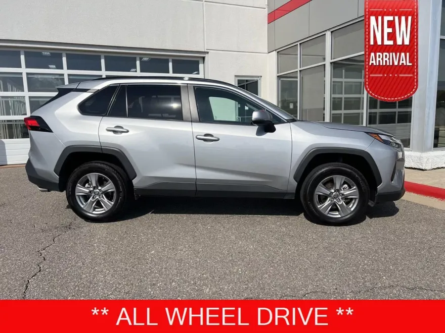 2025 Toyota RAV4 XLE photo 1