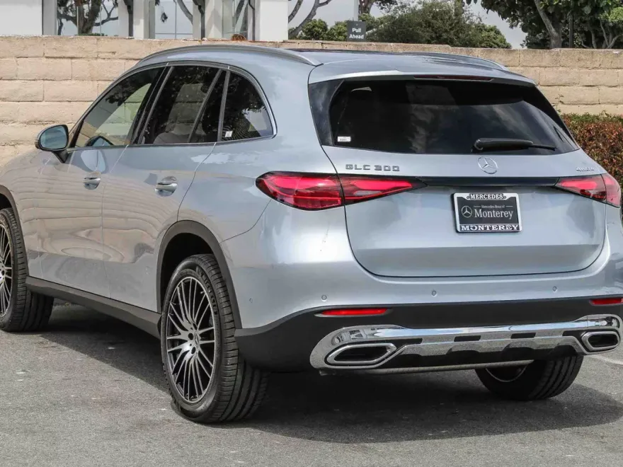 2025 Mercedes Benz GLC 300 4MATIC photo 1