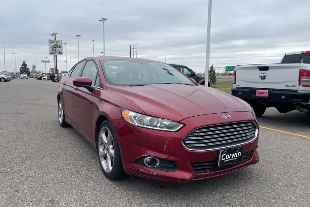 2016 Ford Fusion S photo 1