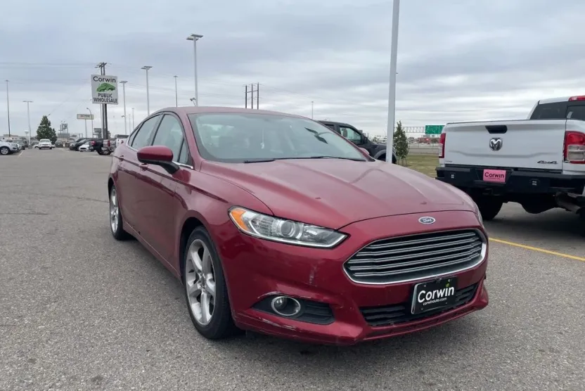 2016 Ford Fusion S photo 1