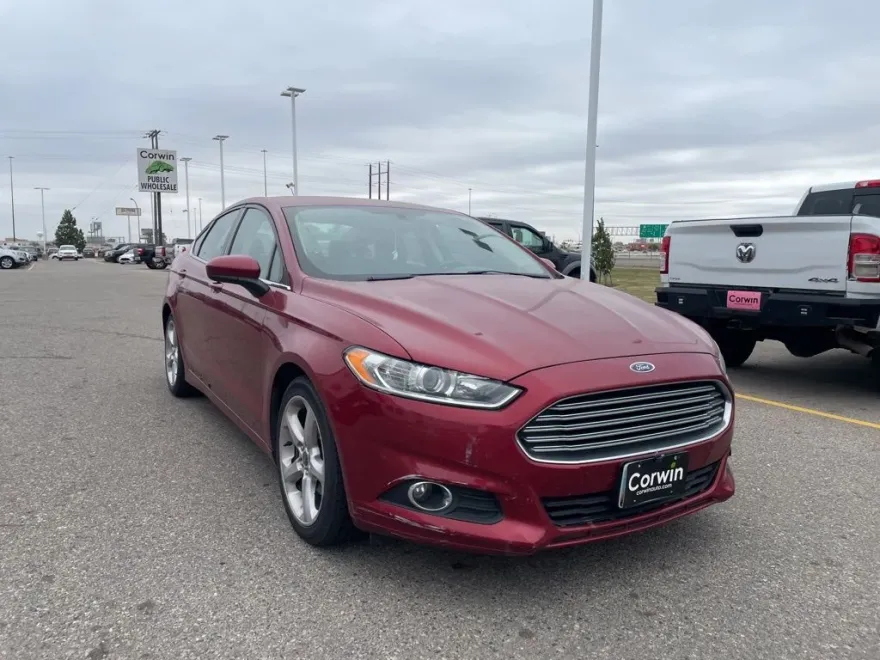 2016 Ford Fusion S photo 1
