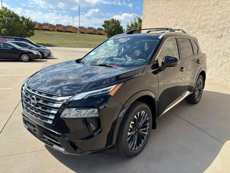 2026 Nissan Rogue Platinum photo 1