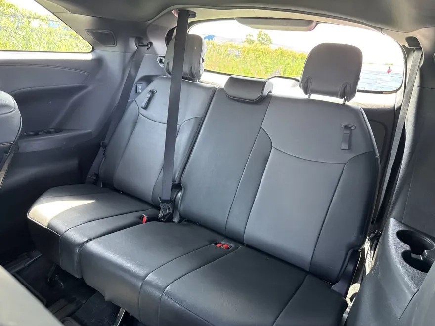 2022 Toyota Sienna XSE photo 1