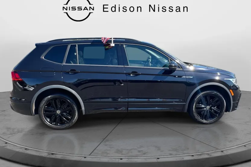 2022 Volkswagen Tiguan SE R-Line Black photo 1