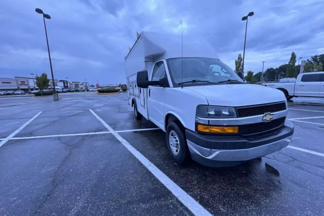 2023 Chevrolet Express Cutaway Van photo 1